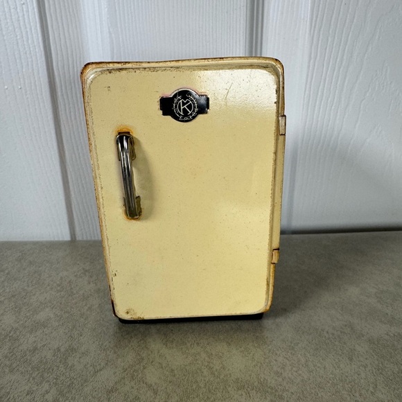 Vintage 1950s MARUYOSHI Tin Toy Ice Box Refrigerator Stamped Japan Logo - Picture 1 of 10